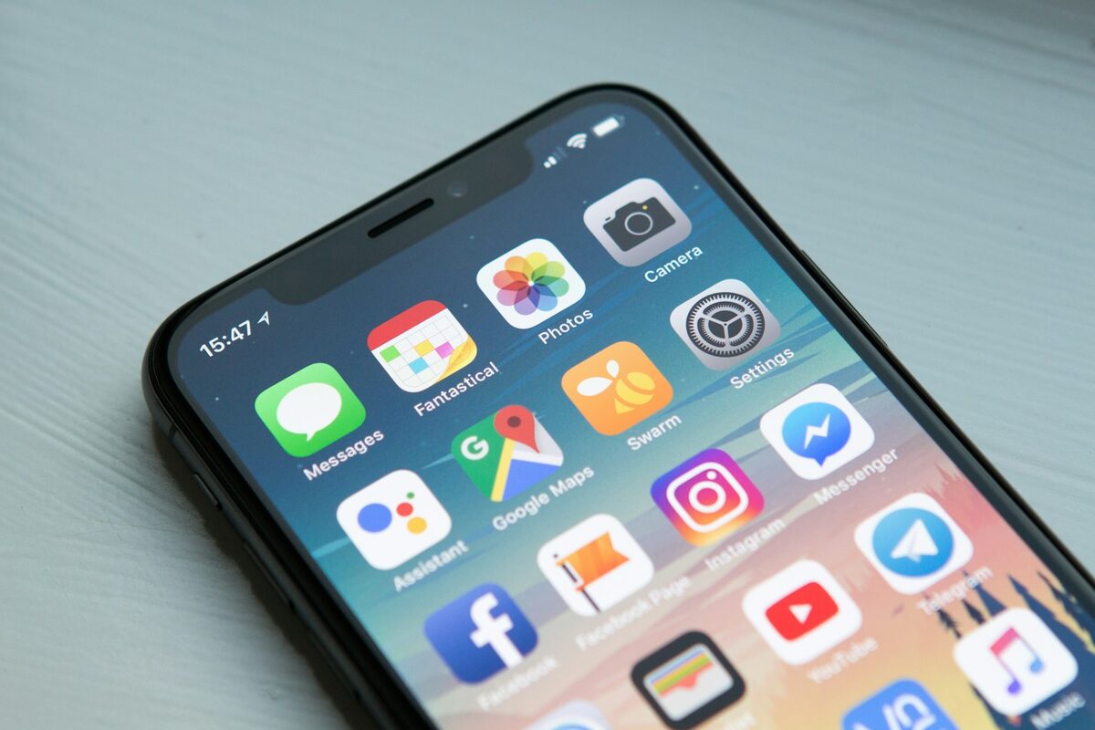 Buka app untuk cek kuota Rakuten Mobile (kredit: unsplash.com)