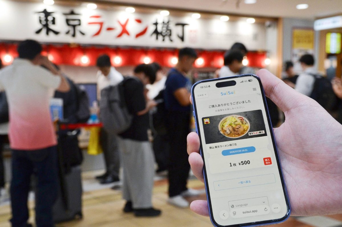 Ilustrasi antrean pengunjung di restoran Jepang (kredit: japantimes.co.jp)