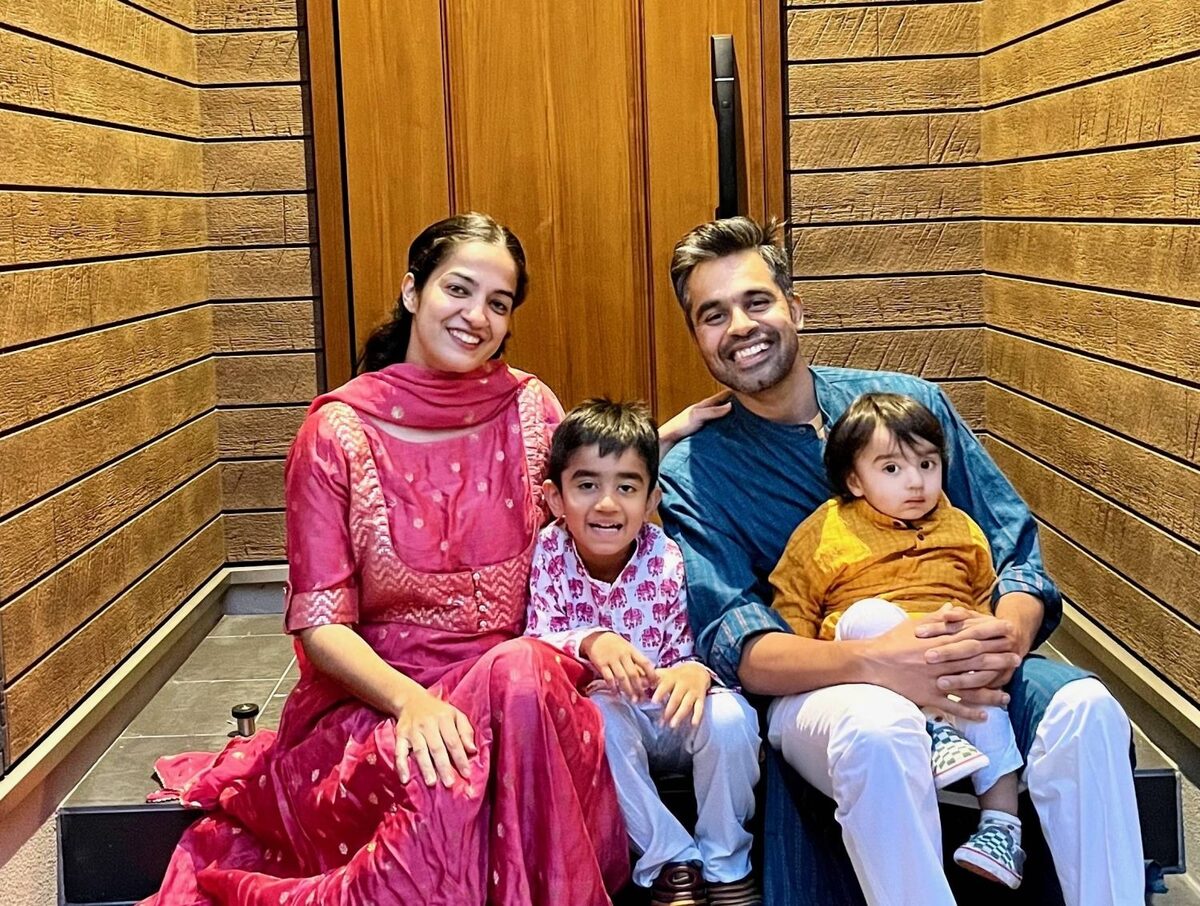 Shikhambri Chhabra dan suaminya membesarkan dua putra mereka, satu lahir di India dan satu di Jepang, di rumah mereka di Osaka (kredit: japantimes.co.jp)
